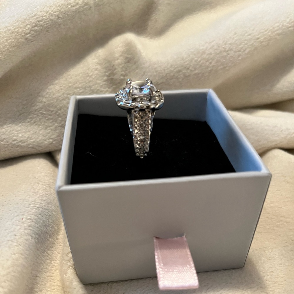 SPARKLING FASHION RING | SIZE 8 - Picture 12 of 13